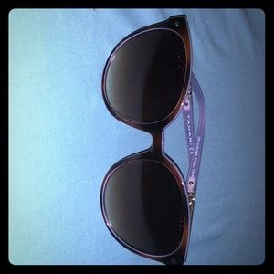 NWOT Tahari Sunglasses